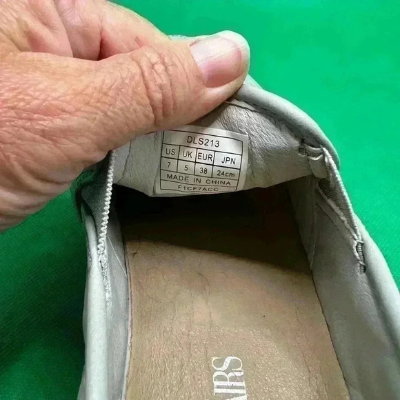 Dream Pairs Women's Sz 7 Gray Quilted Loafers - Picture 4 of 4